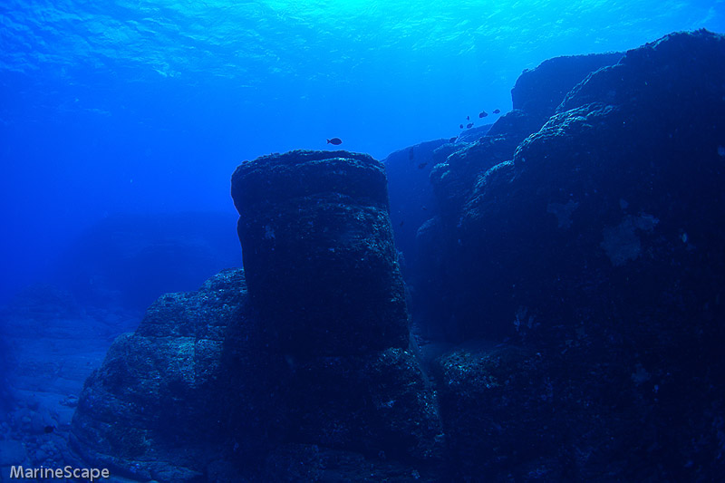 20　円柱塔　海底遺跡・与那国