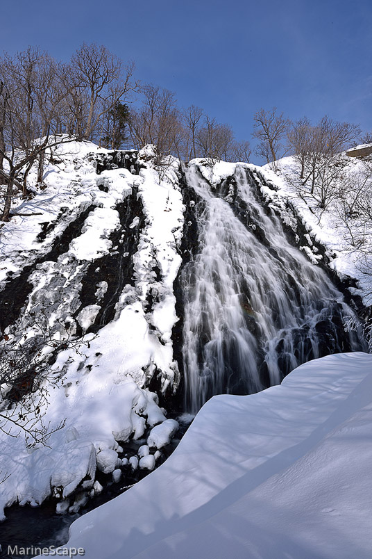 58　オシンコシンの滝　雪のオシンコシンの滝